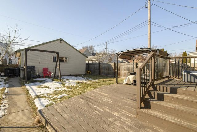 1749 S 69th STREET, West Allis, WI 53214