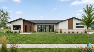 2105 S Saddle Ridge Dr Drive, Sioux Falls, SD 57110