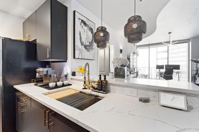 400 W Peachtree NW Street 1215, Atlanta, GA 30308