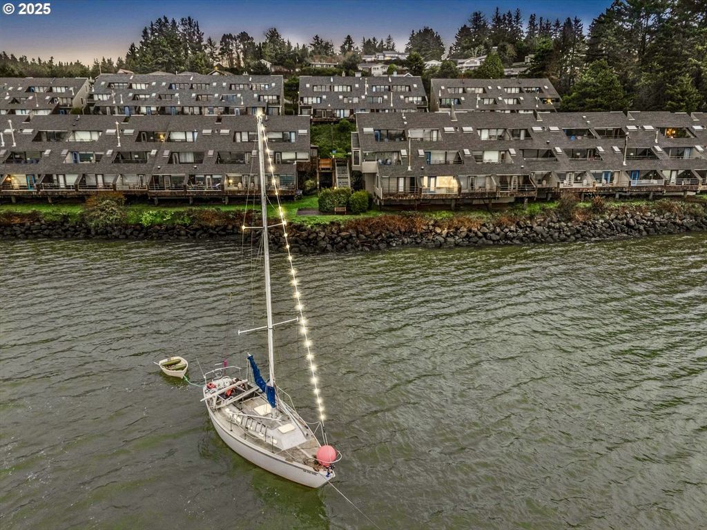 1000 Se BAY Blvd 140, Newport, OR 97365