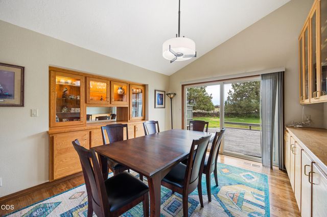 61670 Somerset Drive, Bend, OR 97702