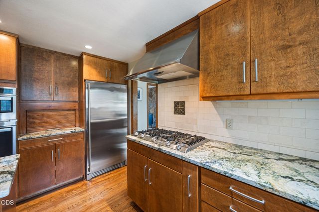 61670 Somerset Drive, Bend, OR 97702