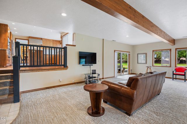 61670 Somerset Drive, Bend, OR 97702