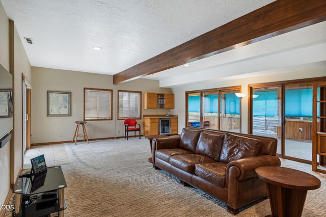 61670 Somerset Drive, Bend, OR 97702