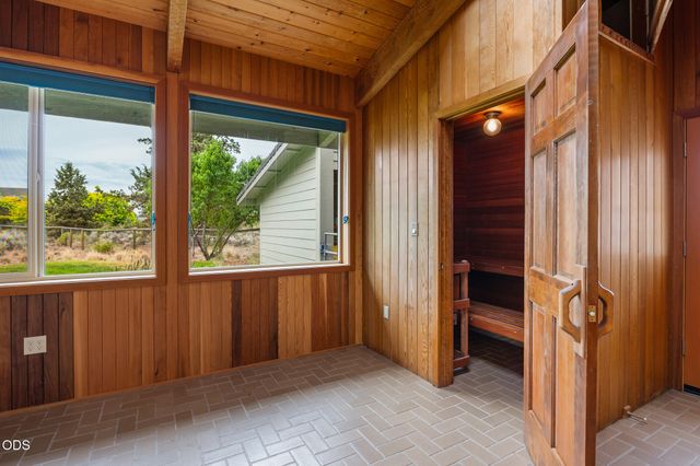 61670 Somerset Drive, Bend, OR 97702