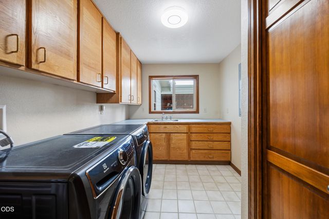 61670 Somerset Drive, Bend, OR 97702