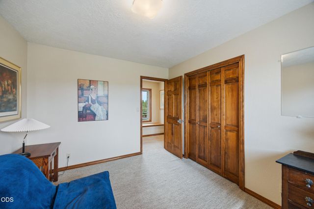 61670 Somerset Drive, Bend, OR 97702