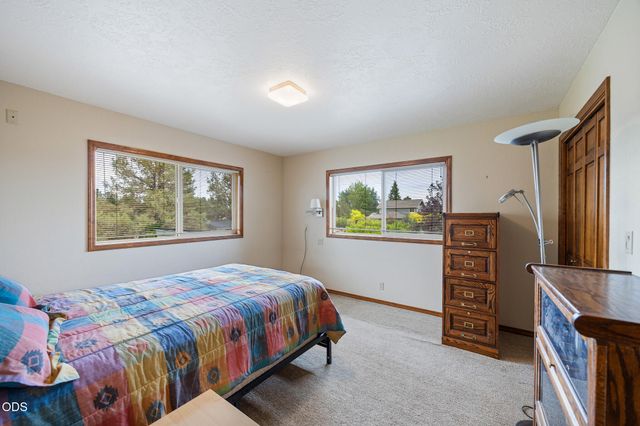 61670 Somerset Drive, Bend, OR 97702