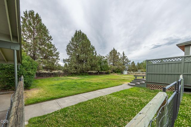 61670 Somerset Drive, Bend, OR 97702
