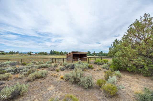 61670 Somerset Drive, Bend, OR 97702