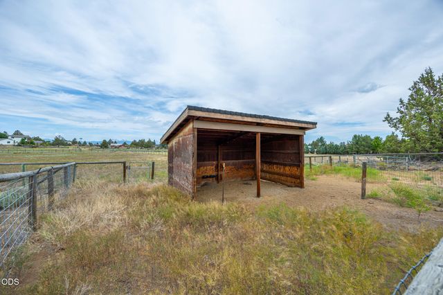 61670 Somerset Drive, Bend, OR 97702