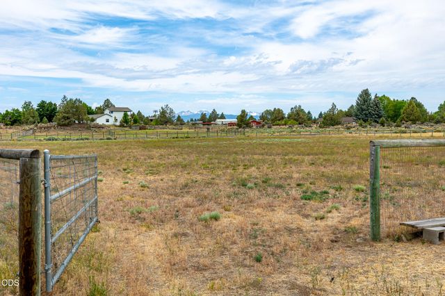 61670 Somerset Drive, Bend, OR 97702