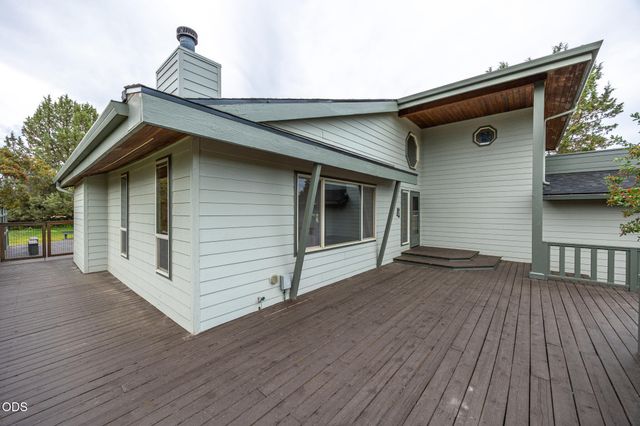 61670 Somerset Drive, Bend, OR 97702