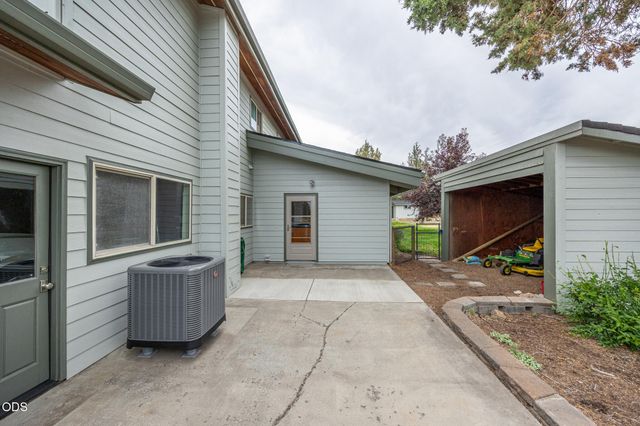 61670 Somerset Drive, Bend, OR 97702