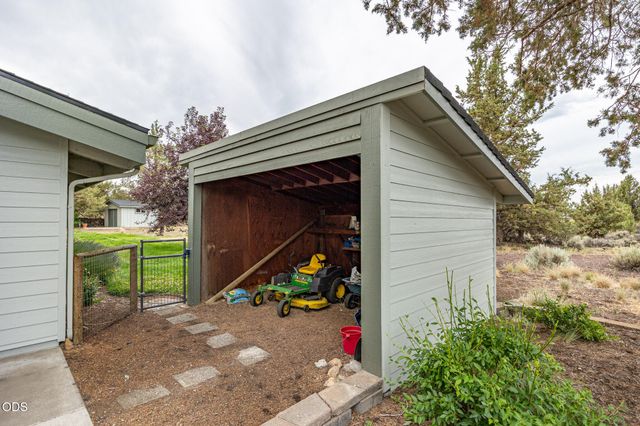 61670 Somerset Drive, Bend, OR 97702