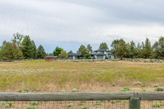 61670 Somerset Drive, Bend, OR 97702