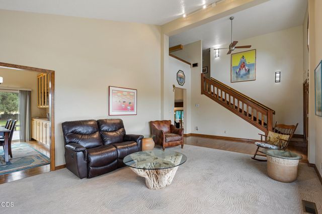 61670 Somerset Drive, Bend, OR 97702