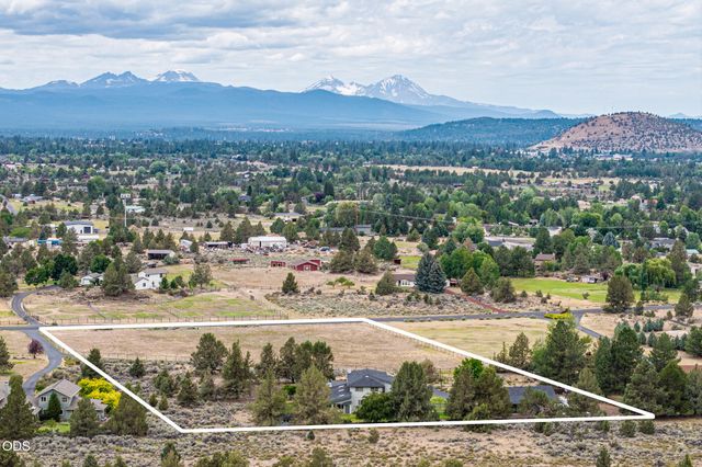 61670 Somerset Drive, Bend, OR 97702