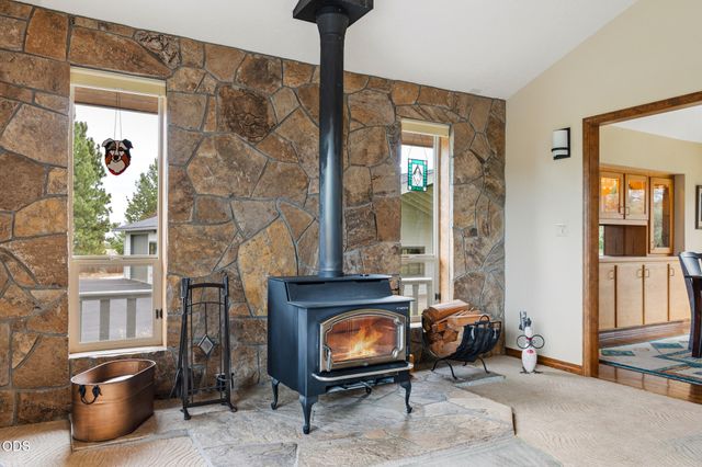 61670 Somerset Drive, Bend, OR 97702
