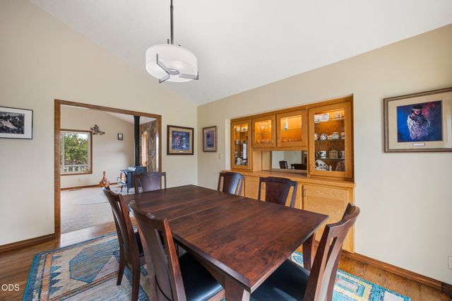 61670 Somerset Drive, Bend, OR 97702