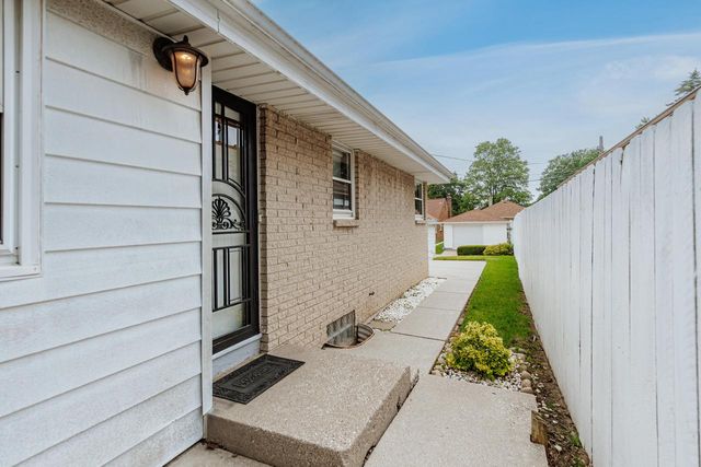 4110 N 74th STREET, Milwaukee, WI 53216