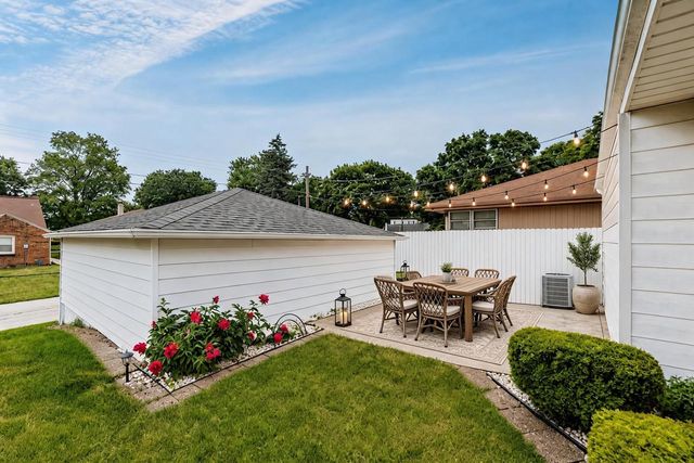 4110 N 74th STREET, Milwaukee, WI 53216