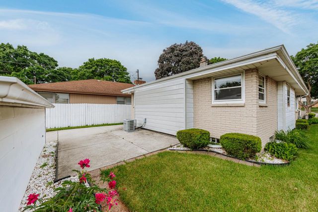 4110 N 74th STREET, Milwaukee, WI 53216