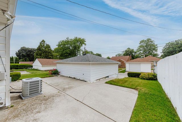 4110 N 74th STREET, Milwaukee, WI 53216