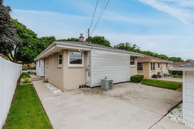 4110 N 74th STREET, Milwaukee, WI 53216