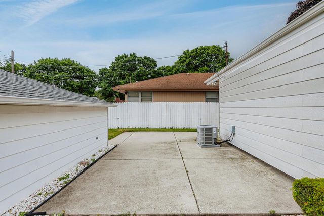 4110 N 74th STREET, Milwaukee, WI 53216