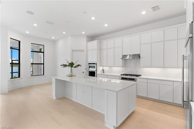 19084 Gentry PL, Estero, FL 33928