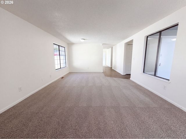 2515 Ne HYDE St, Hillsboro, OR 97124
