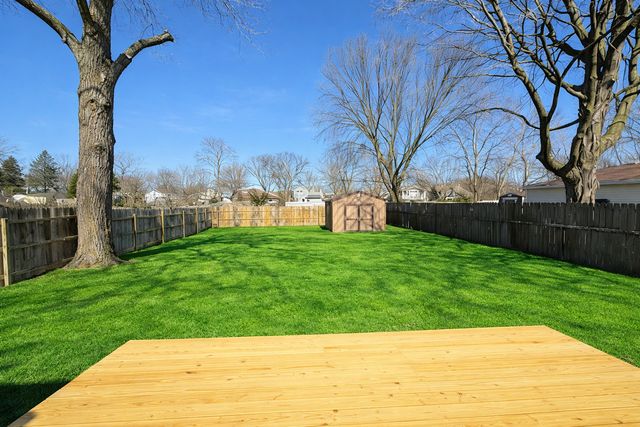 910 S Golf Cul De Sac Street, Des Plaines, IL 60016