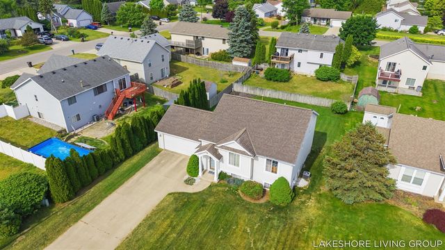 3769 Pine Meadow Drive, Holland, MI 49424