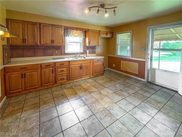 1339 Douglas Avenue, Youngstown, OH 44502