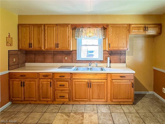 1339 Douglas Avenue, Youngstown, OH 44502