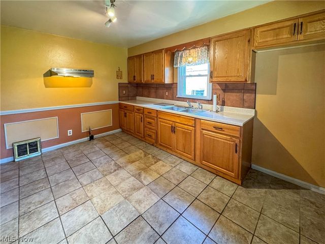 1339 Douglas Avenue, Youngstown, OH 44502