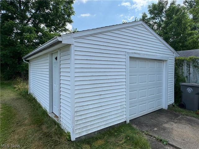 1339 Douglas Avenue, Youngstown, OH 44502