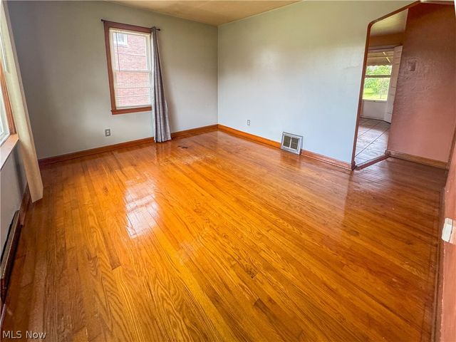 1339 Douglas Avenue, Youngstown, OH 44502