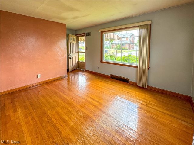 1339 Douglas Avenue, Youngstown, OH 44502