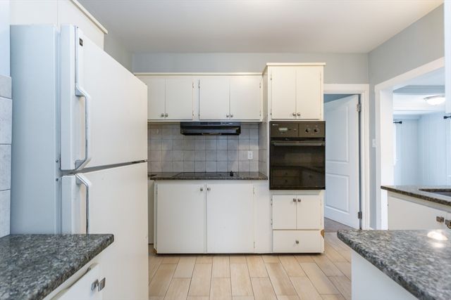 31 Bradford St, New Bedford, MA 02745