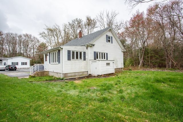 31 Bradford St, New Bedford, MA 02745