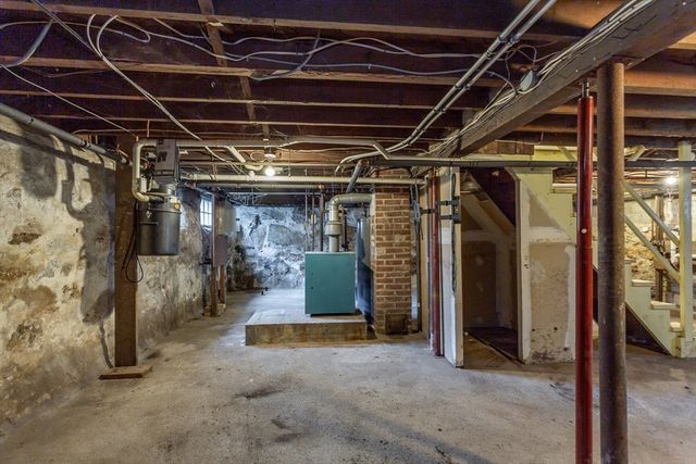 31 Bradford St, New Bedford, MA 02745