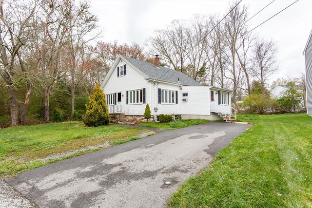 31 Bradford St, New Bedford, MA 02745