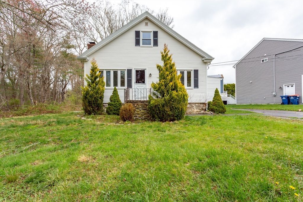 31 Bradford St, New Bedford, MA 02745