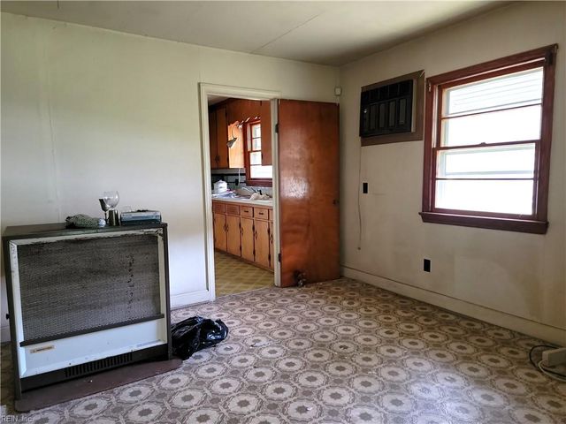 127 Philhower DR, Suffolk, VA 23434