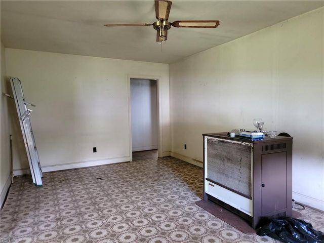 127 Philhower DR, Suffolk, VA 23434