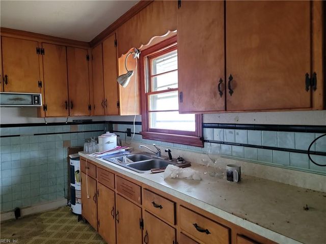 127 Philhower DR, Suffolk, VA 23434