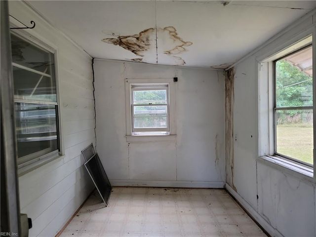 127 Philhower DR, Suffolk, VA 23434