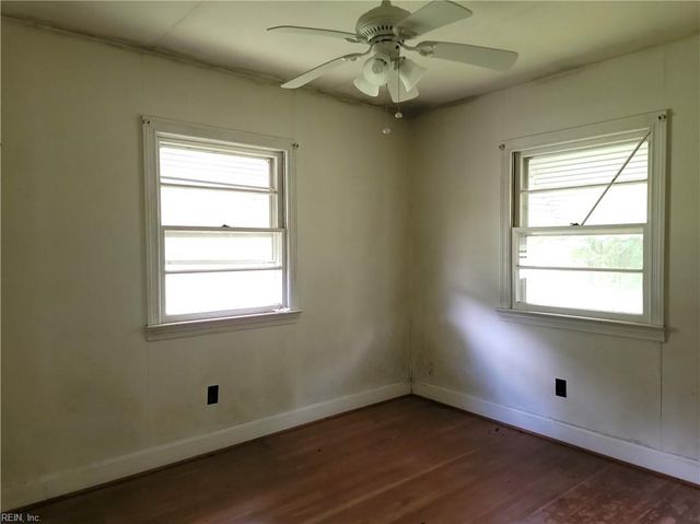 127 Philhower DR, Suffolk, VA 23434